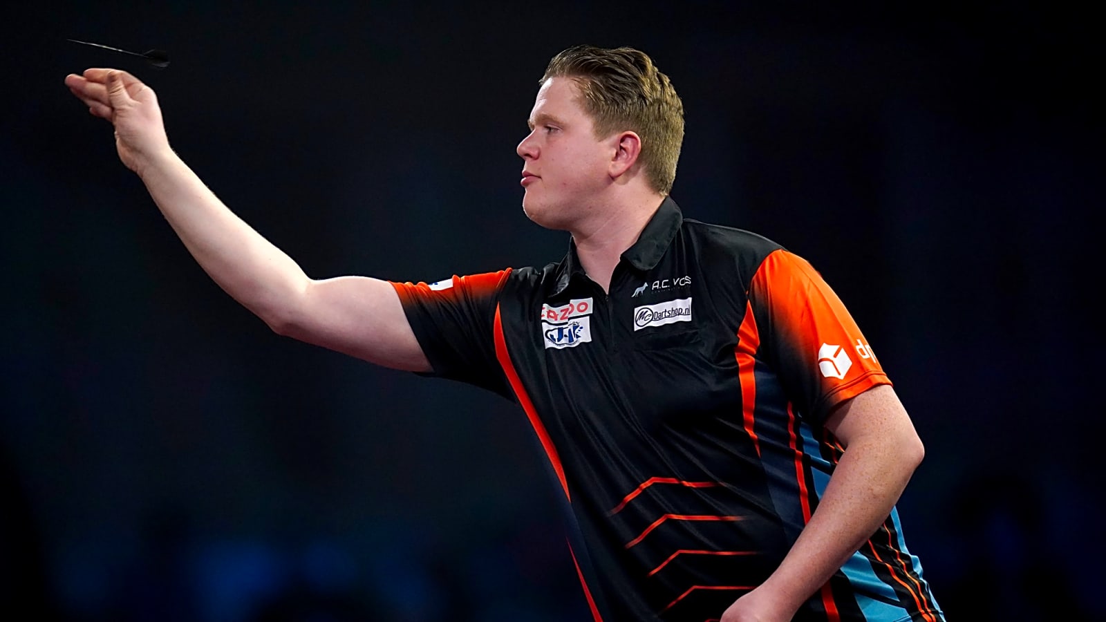 Watch: Danny van Trijp falls off the stage during pairs match in MODUS Super Series