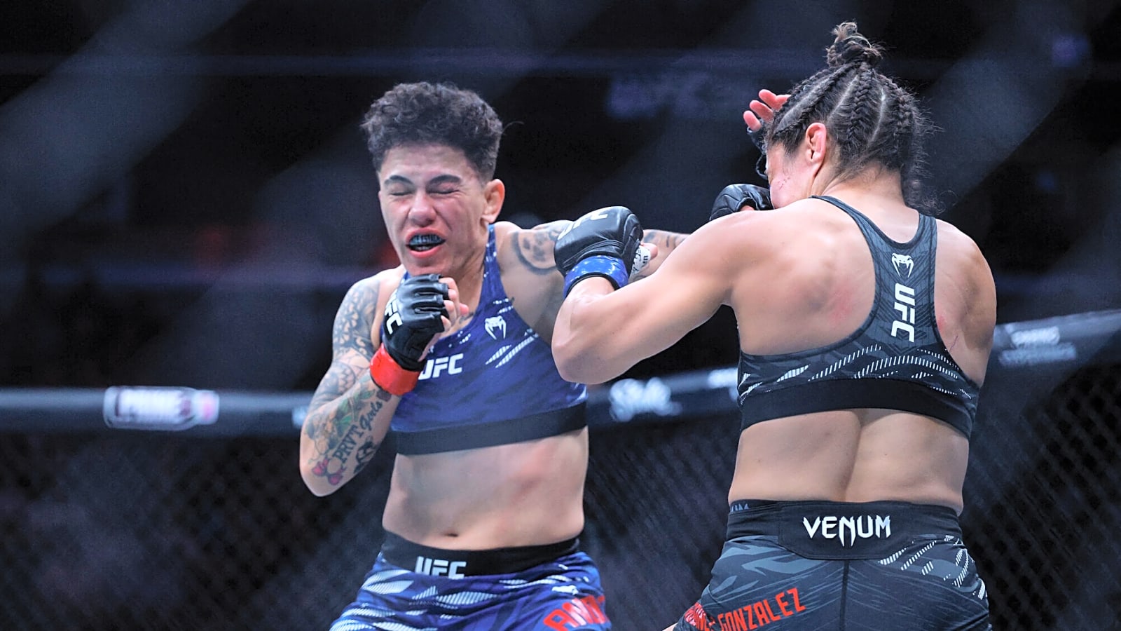 Jessica Andrade delivers food between fights after coach theft