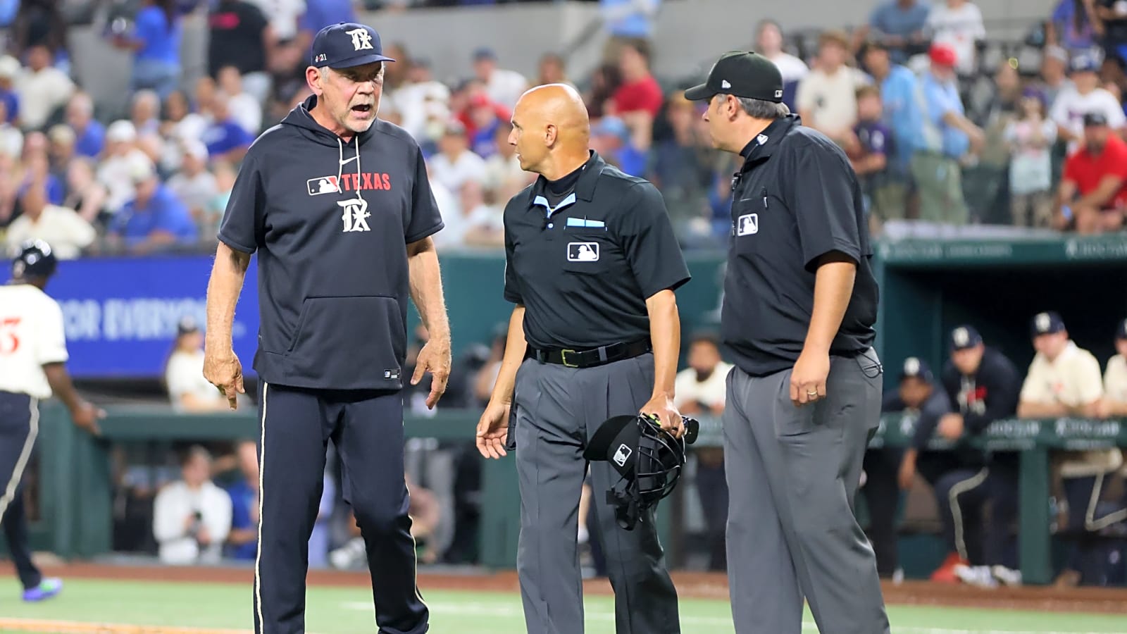 Watch: Rangers lose to Dodgers on controversial final play