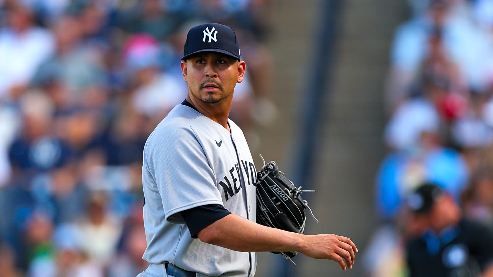 Braves select veteran starter Carlos Carrasco