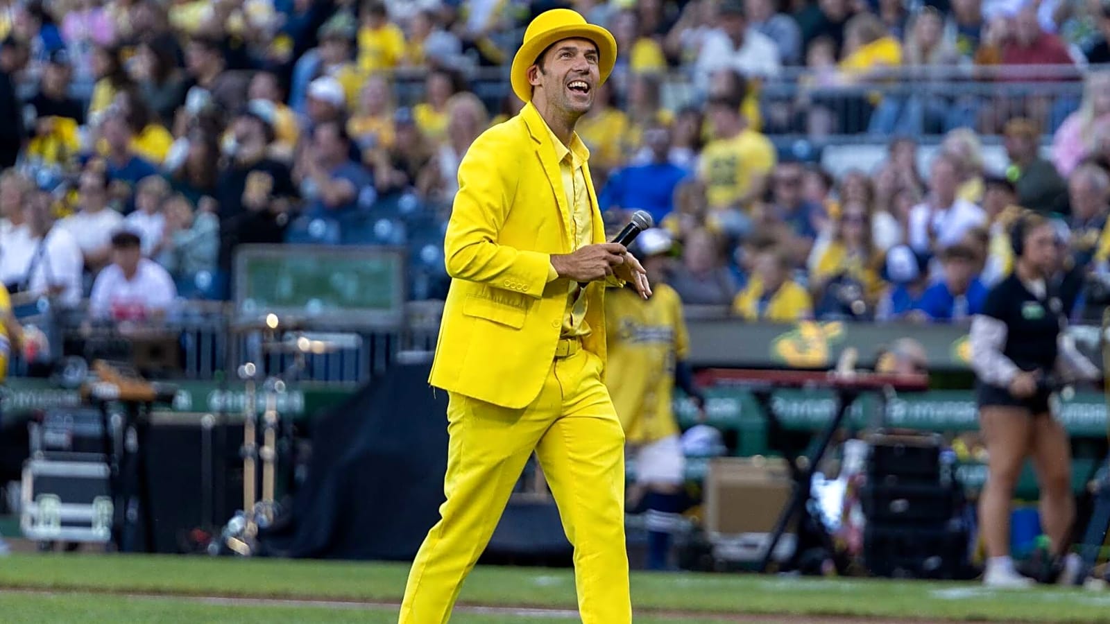Savannah Bananas produce hilarious recreation of Phillies ‘Karen’ incident
