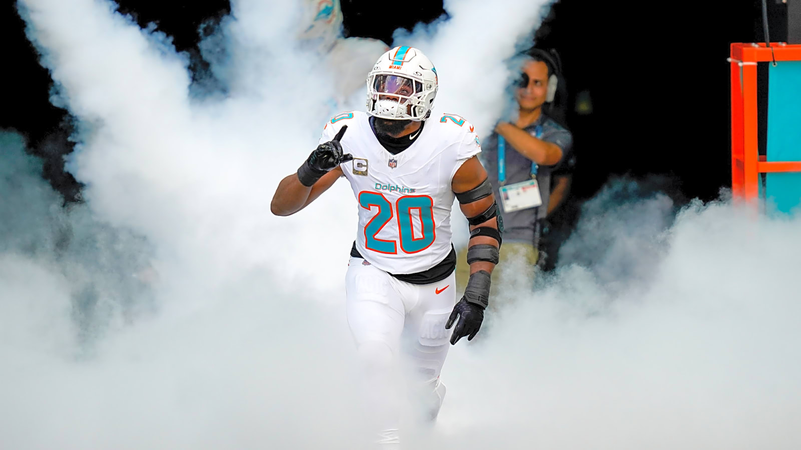 Dolphins Linebacker Crowned AFC Defensive Player of the Week