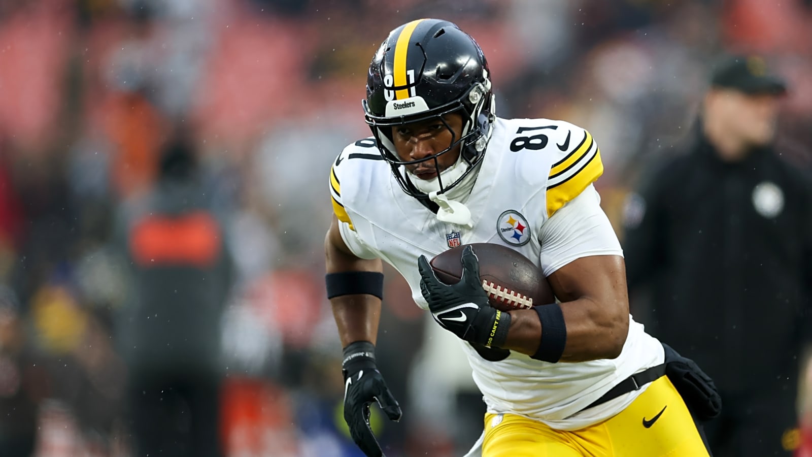 Steelers To Release TE Jonnu Smith