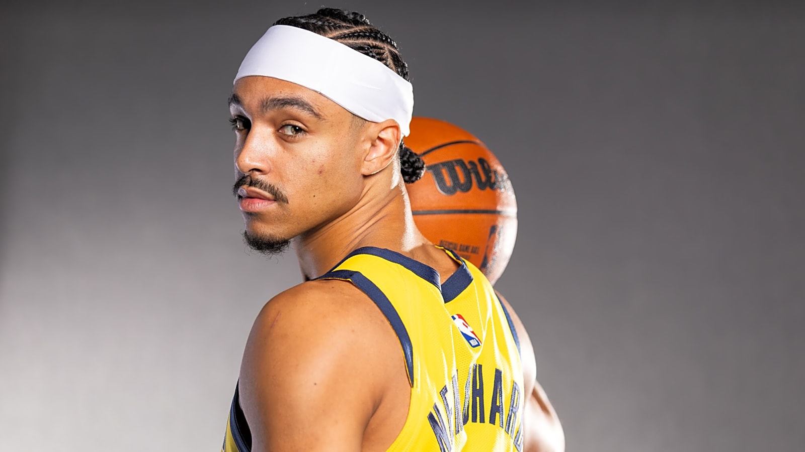 Andrew Nembhard exits Pacers’ opener with a sore shoulder