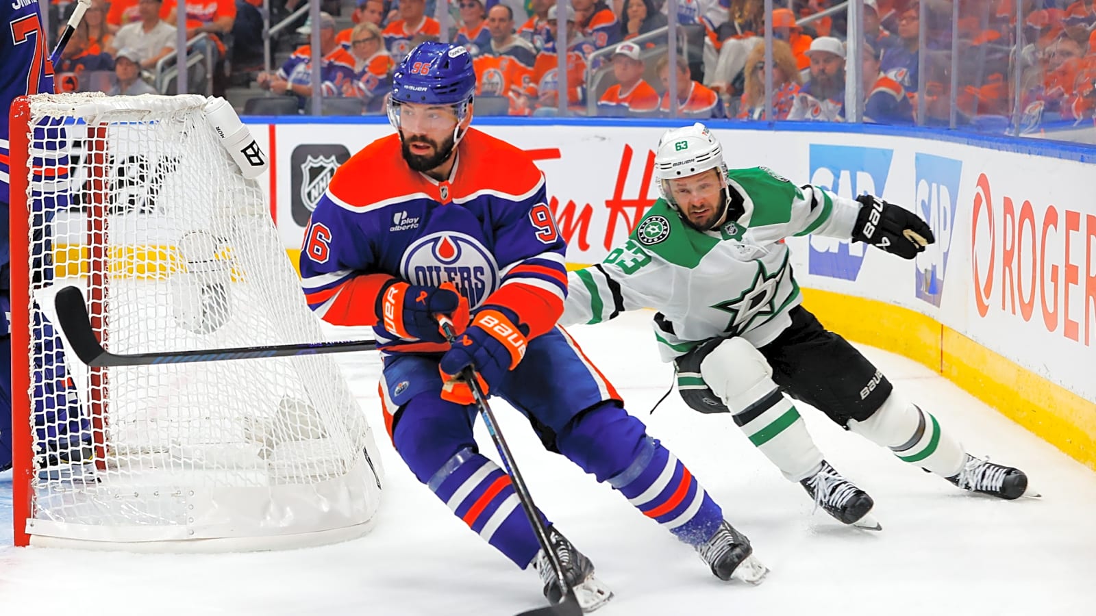Report: Oilers Eyeing 6-Year Deal For Important Top-4 Defenseman