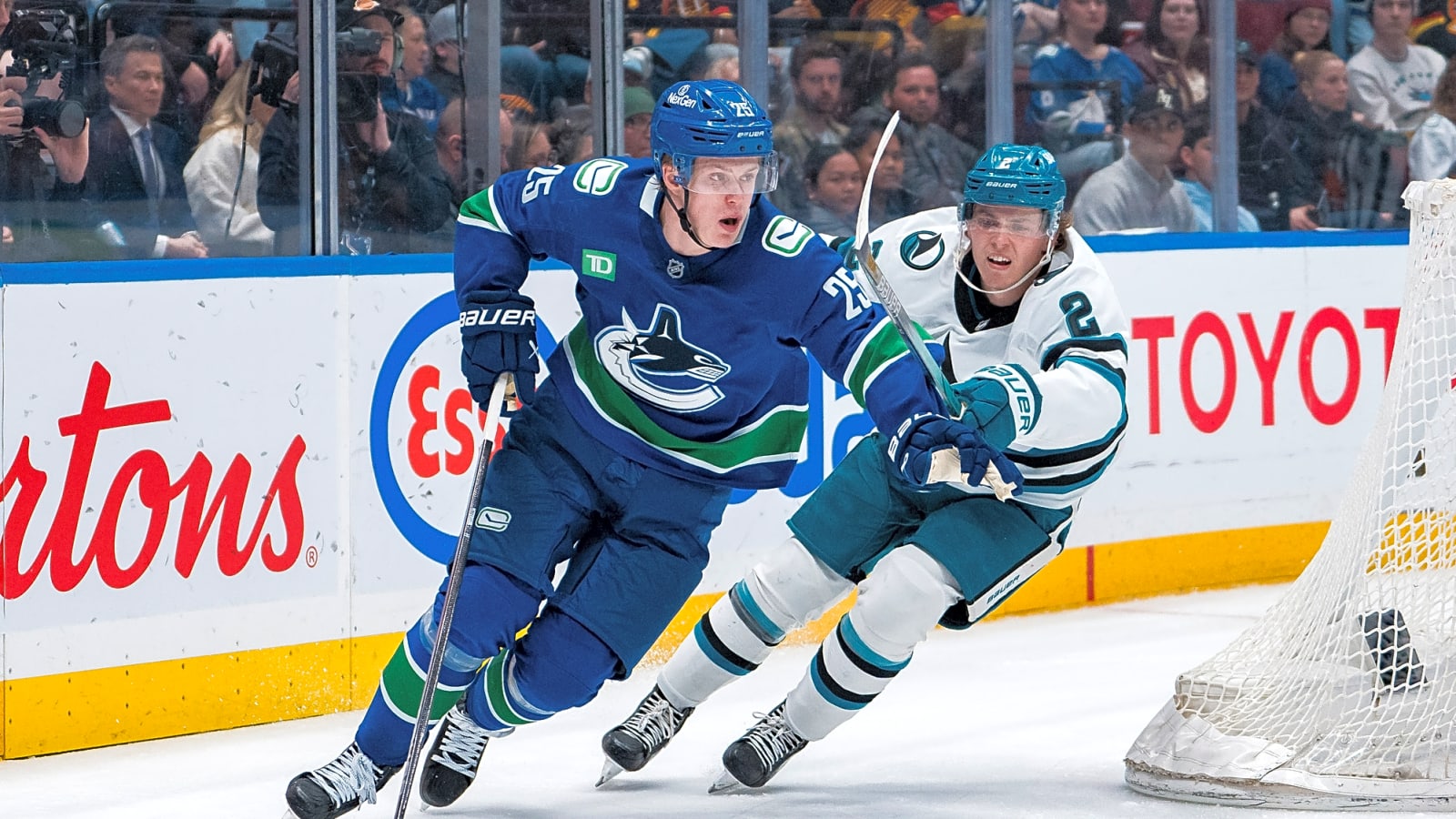NHL Teams Scrambling to Land Elias Pettersson Before Free Agency For One Big Reason