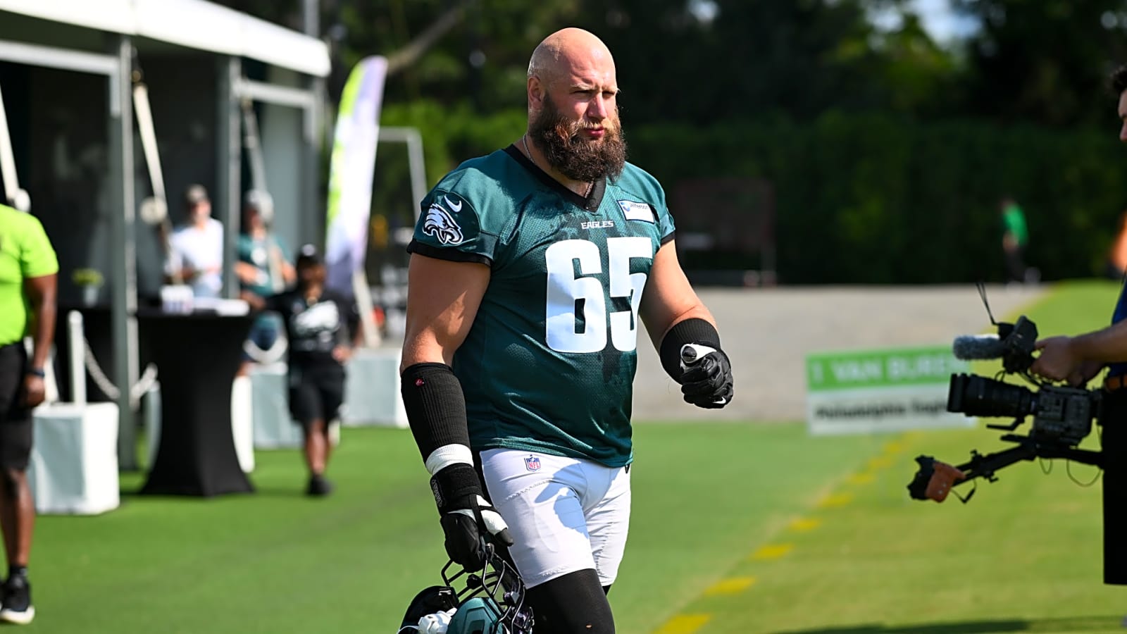 Eagles&#39; Longest-Tenured Player: 'Football Junkie' With 'Fountain Of Knowledge'