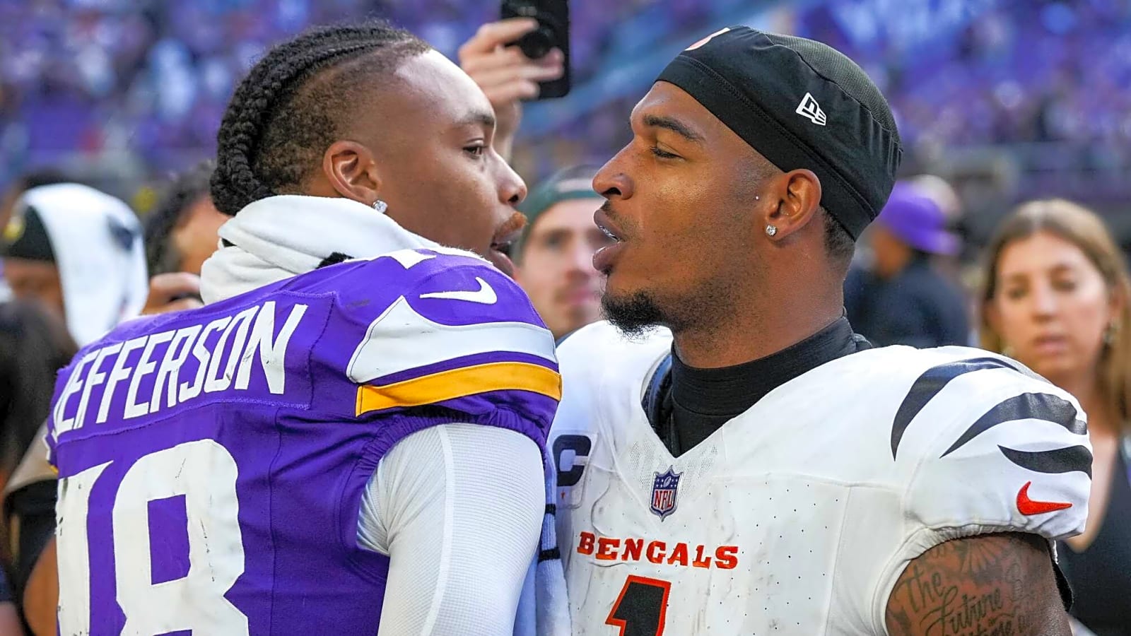 Cameras Catch Justin Jefferson’s Message to Ja&#39;Marr Chase After Bengals-Vikings Game
