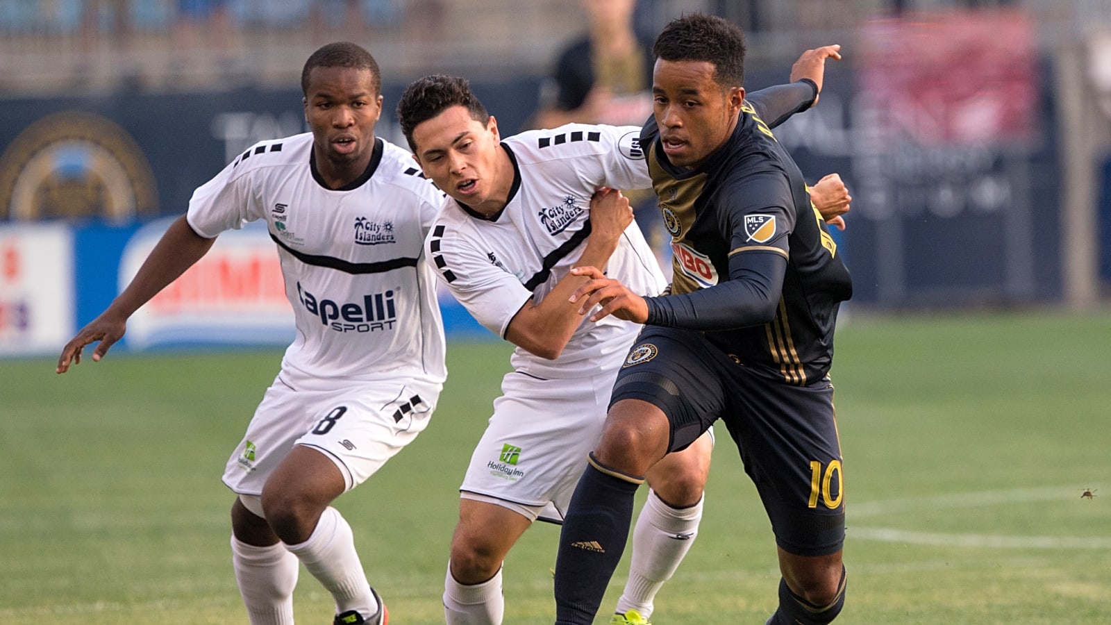 Report: Midfielder now very close to joining Man United despite interest from Barcelona