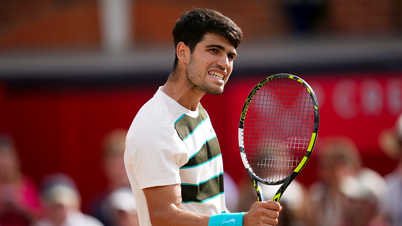 Ex-ATP Pro Calls Carlos Alcaraz ‘Genius’ After Watching Him Hit ‘Ridiculous’ Shots at Queen’s
