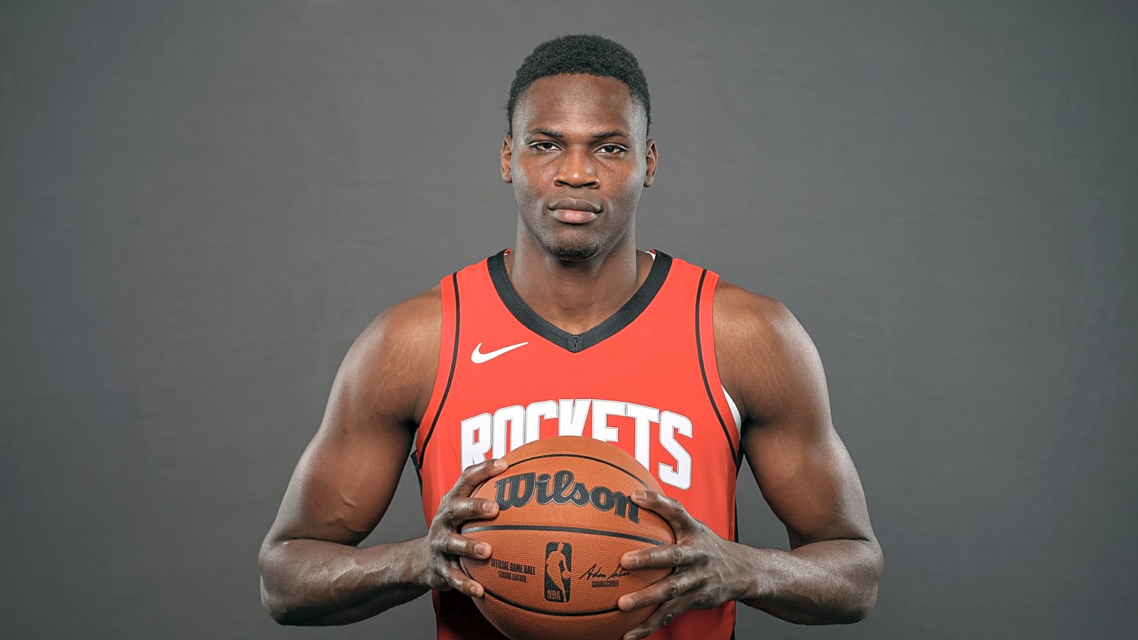 Hawks signing free-agent center to two-year offer sheet