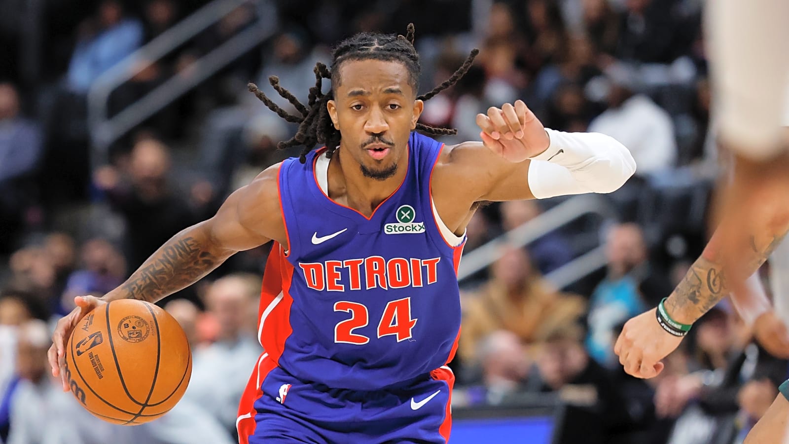 Pistons Expected To Promote Daniss Jenkins To Standard Deal