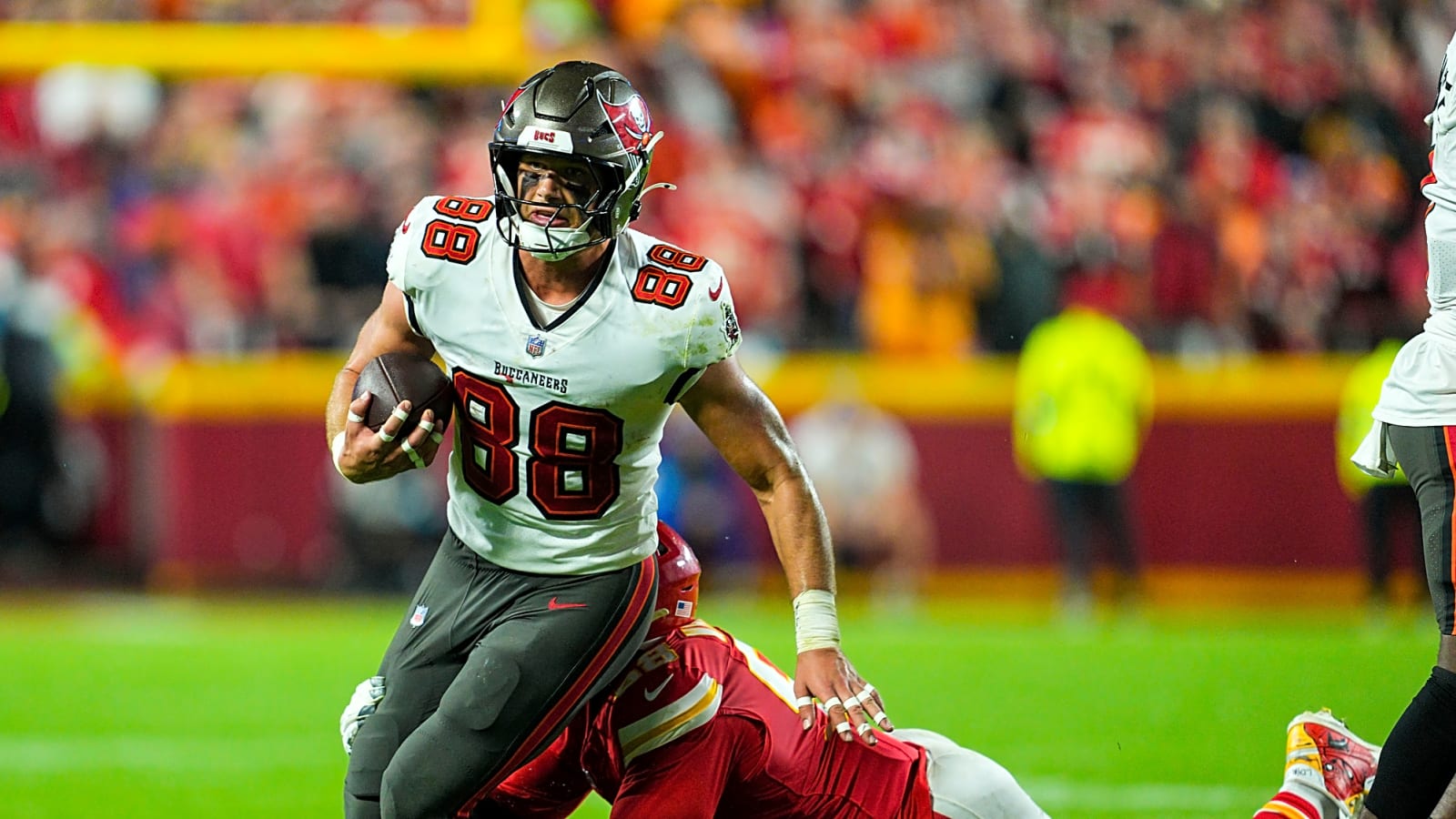 Cade Otton Moves Up PFF Tight End List