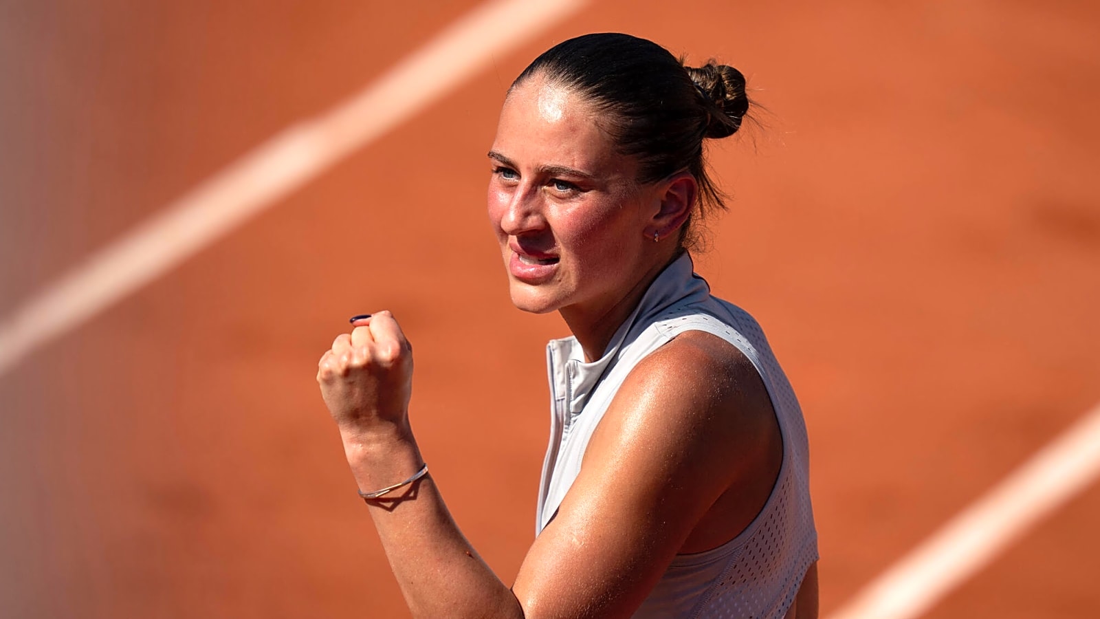 Marta Kostyuk to put clay-court streak on line against Iga Swiatek at French Open