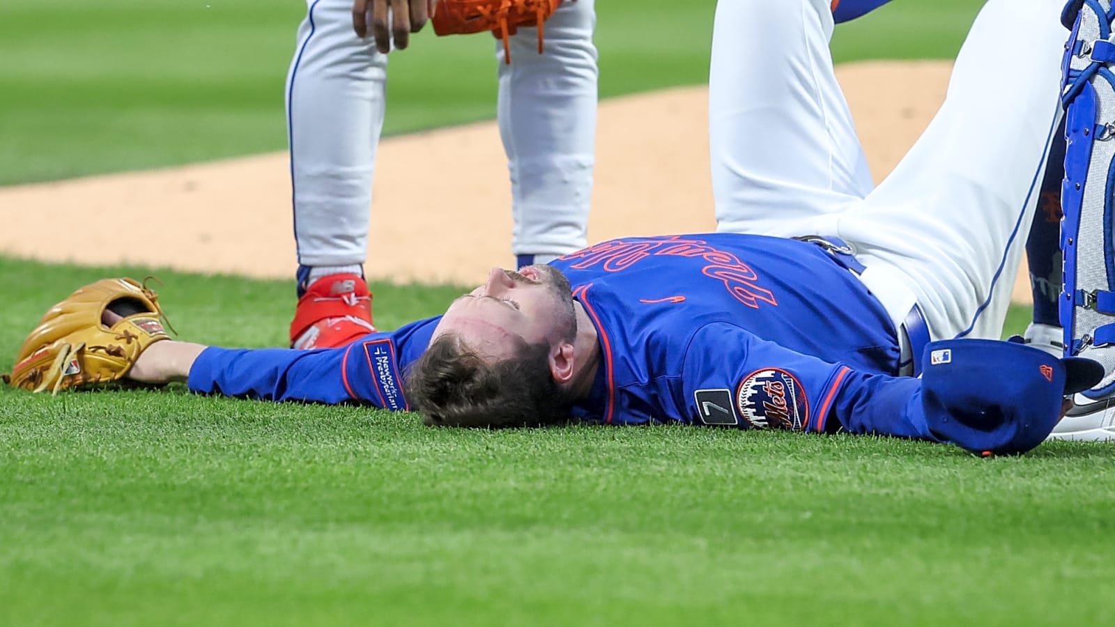 Mets lose key starting pitcher to brutal leg injury