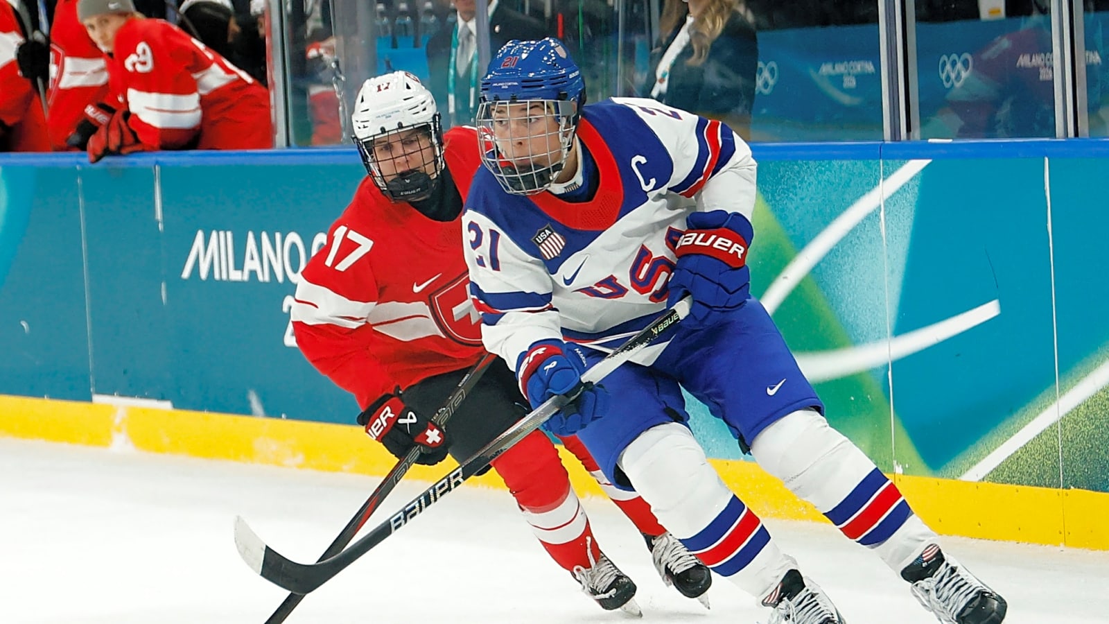 Hilary Knight proposes to girlfriend Brittany Bowe at Olympics
