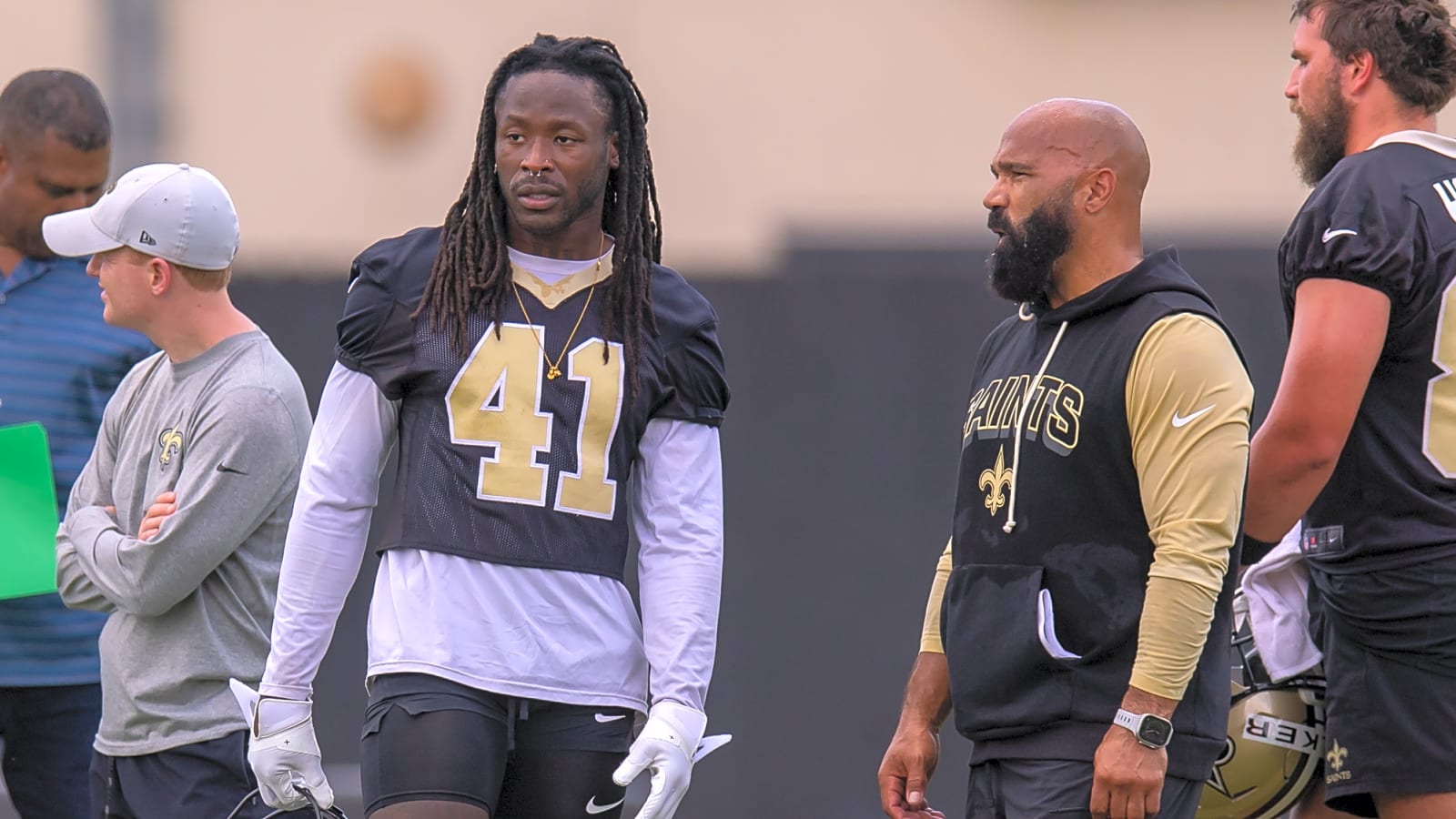 NFC Notes: Alvin Kamara, Tyler Allgeier, Buccaneers, Falcons, Saints