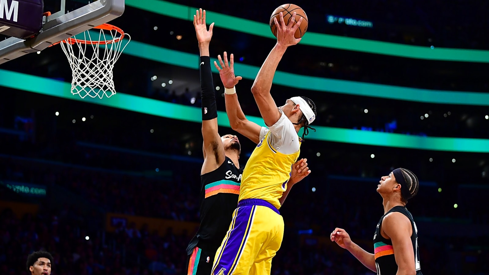 Wizards mascot plans to sue Lakers’ Jaxson Hayes over shoving incident