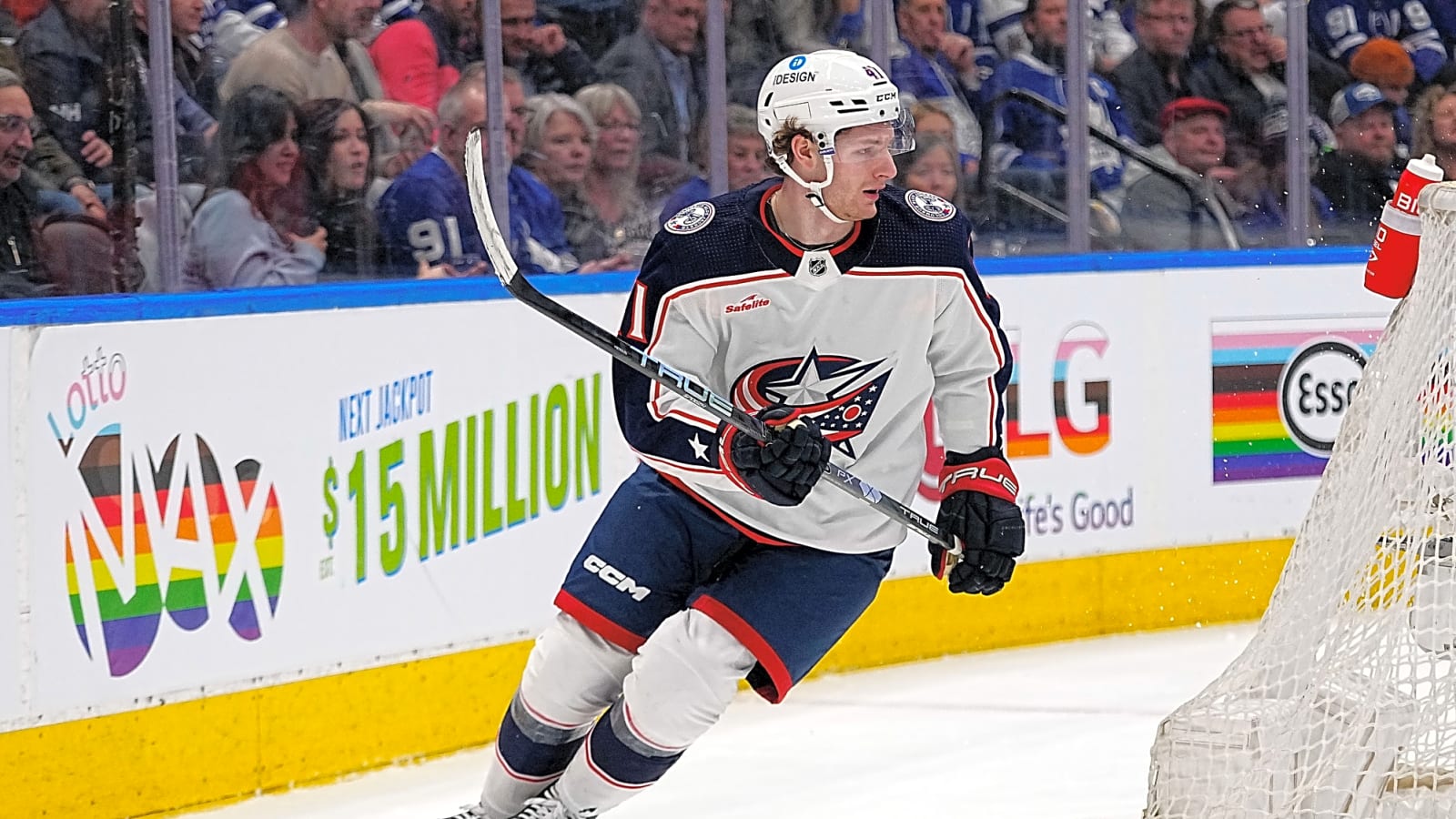 Blue Jackets sign Hunter McKown to two-way deal