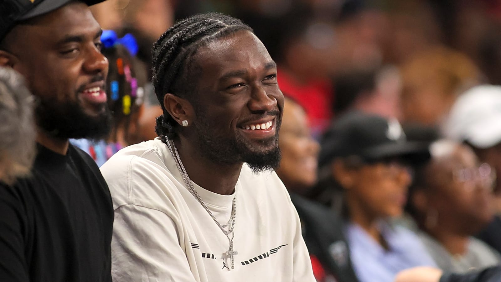 Charlotte Hornets trade Mark Williams to Phoenix Suns