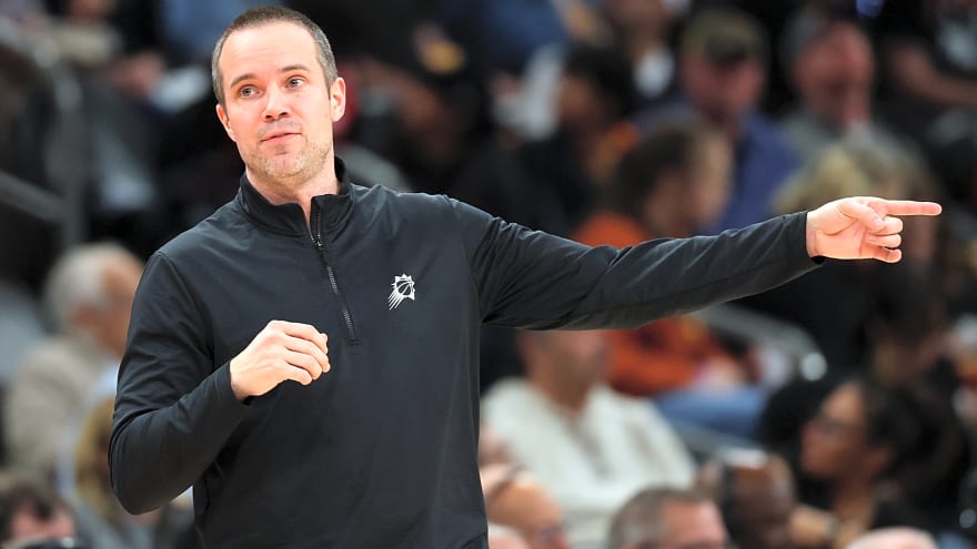 Suns head coach Jordan Ott heated towards refs following 92-77 loss to Blazers