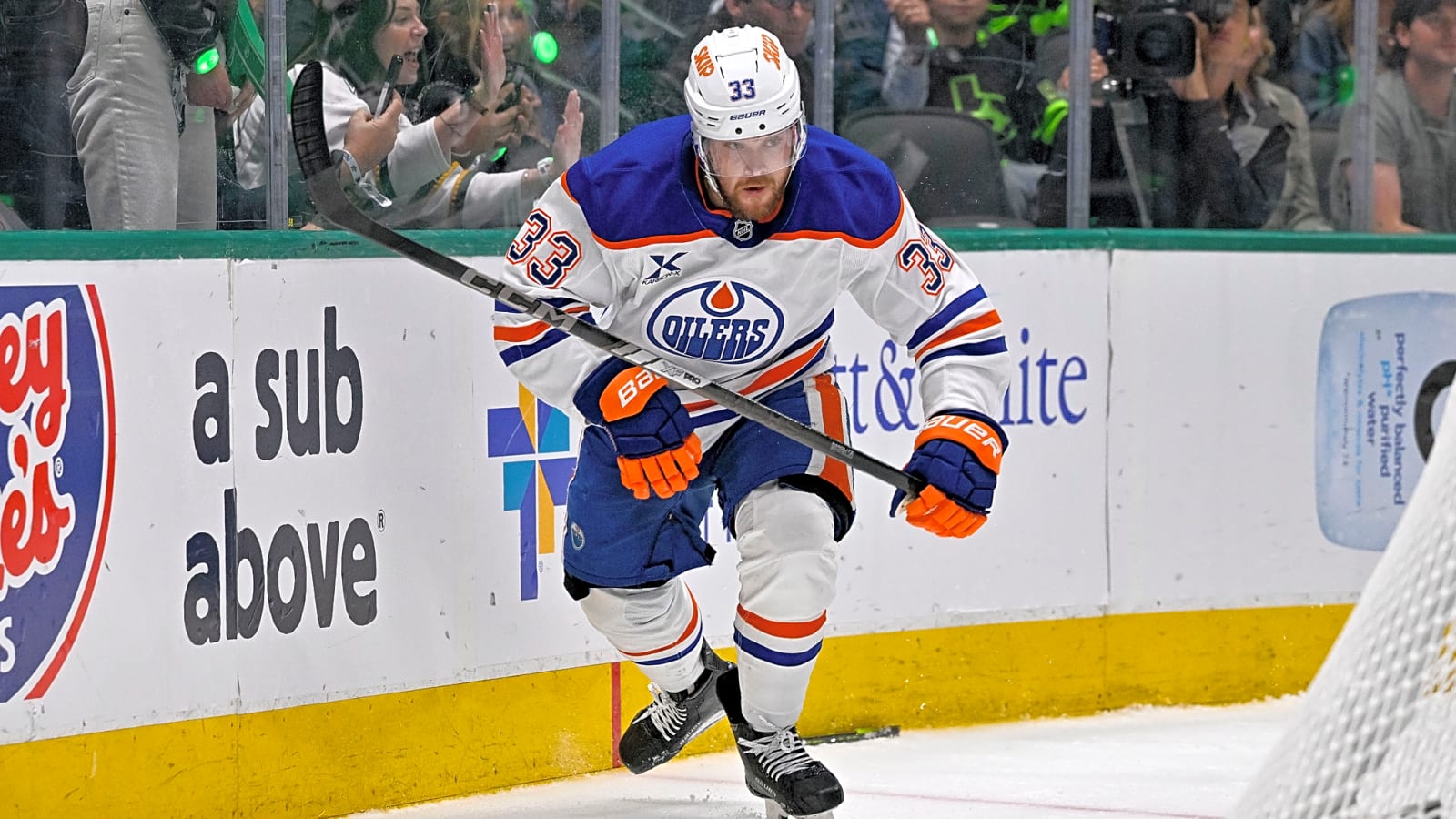 Oilers Forward with No-Move Clause Open to Trade in Right Deal