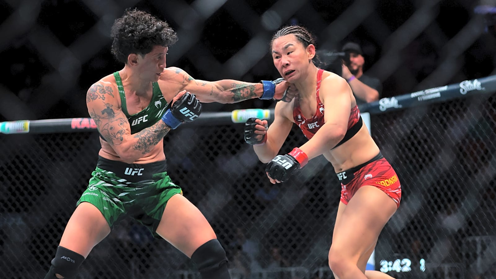 Virna Jandiroba decisions Tabatha Ricci in UFC Vegas 115 co-main event