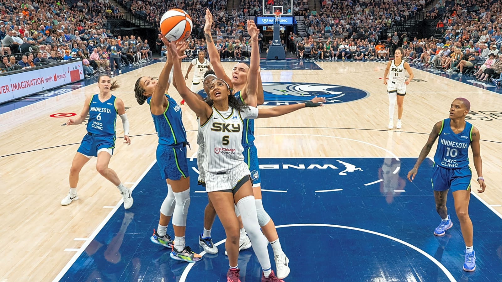 'Angel Reese Is a Bully': Ex-Lakers Star Explains Why Sky Star Is Above Caitlin Clark