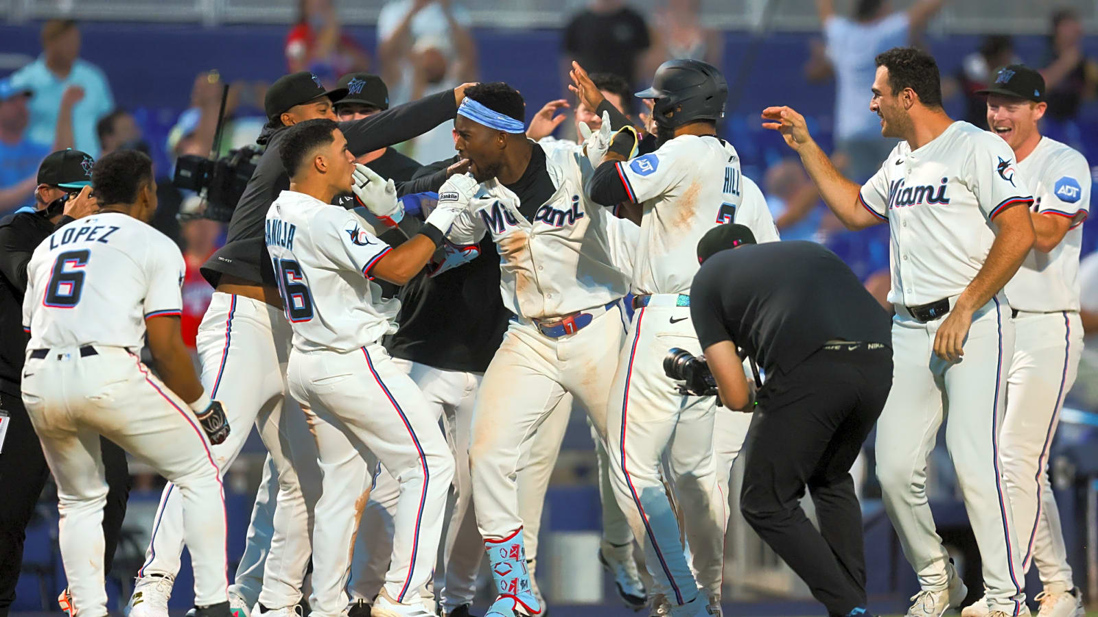 Watch: Marlins walk-off the Cubs in stunning fashion