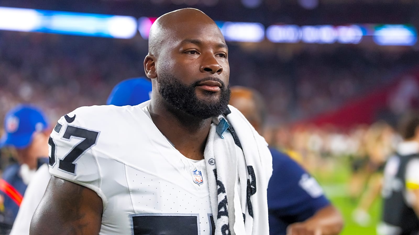 Colts to sign veteran LB
