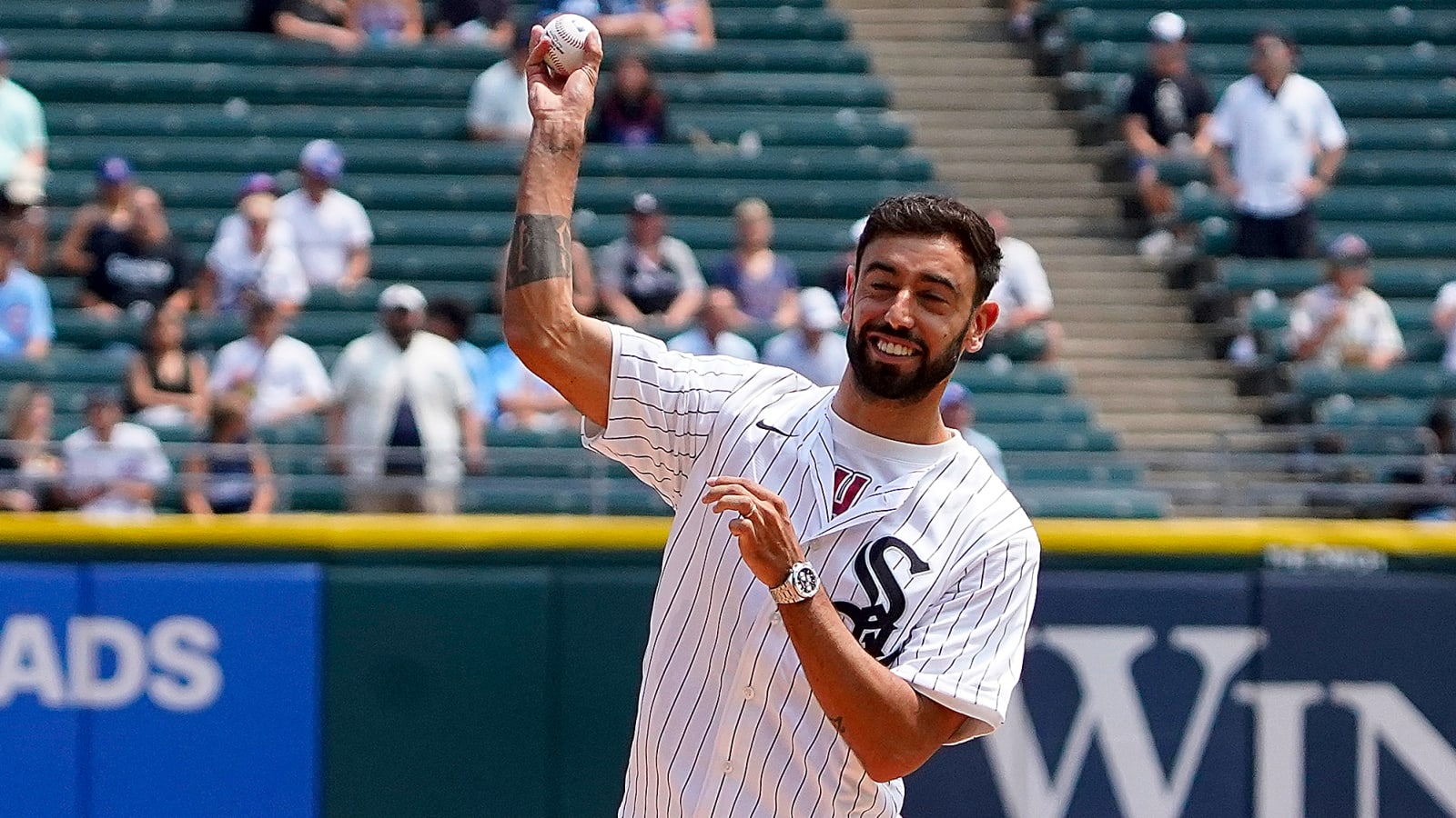 Bruno Fernandes wins Premier League award March 2026