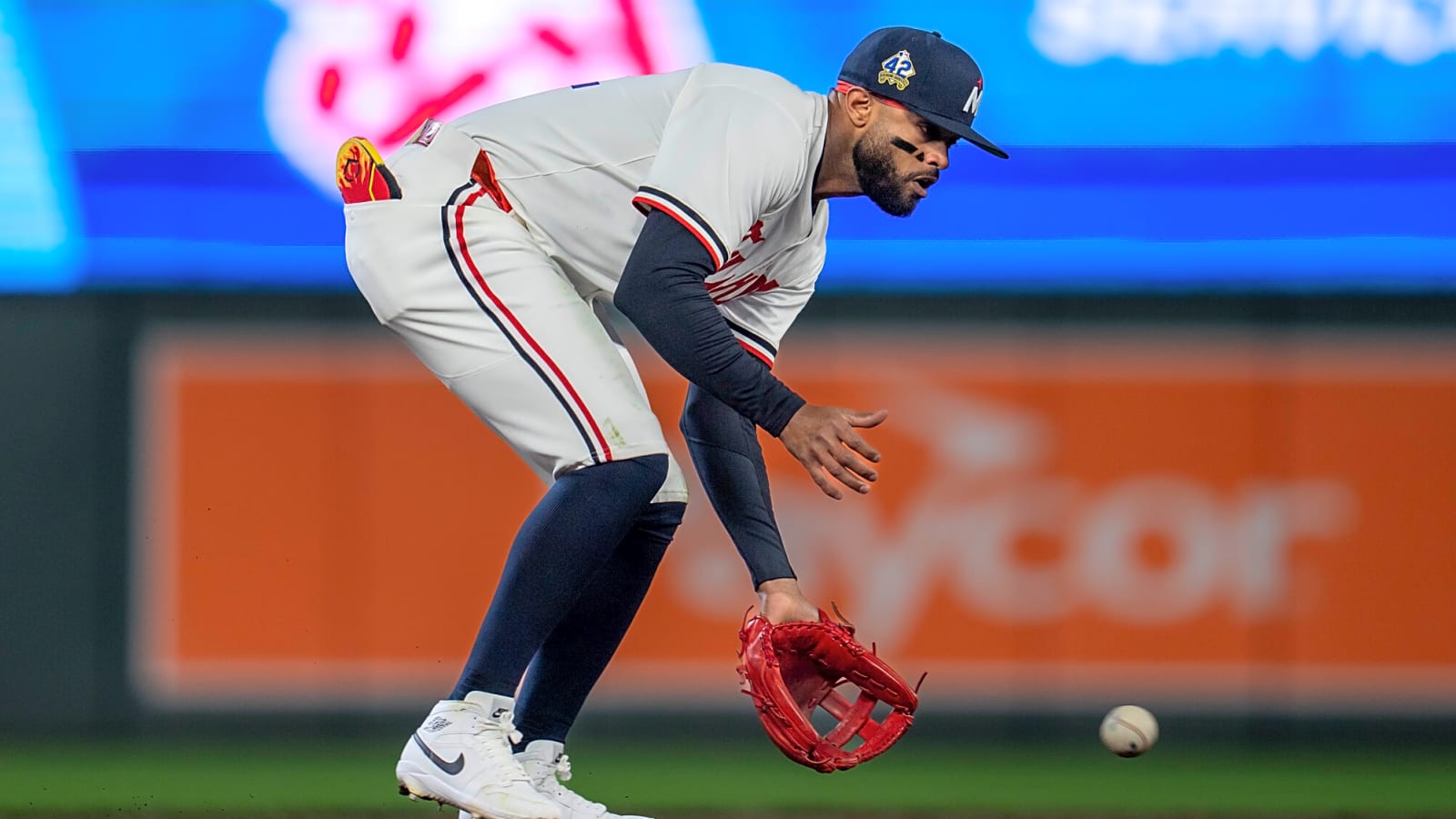 Twins place Willi Castro on IL