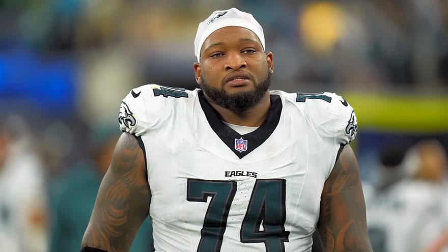 Eagles’ Fred Johnson pulls a boneheaded move to start game vs. Bills