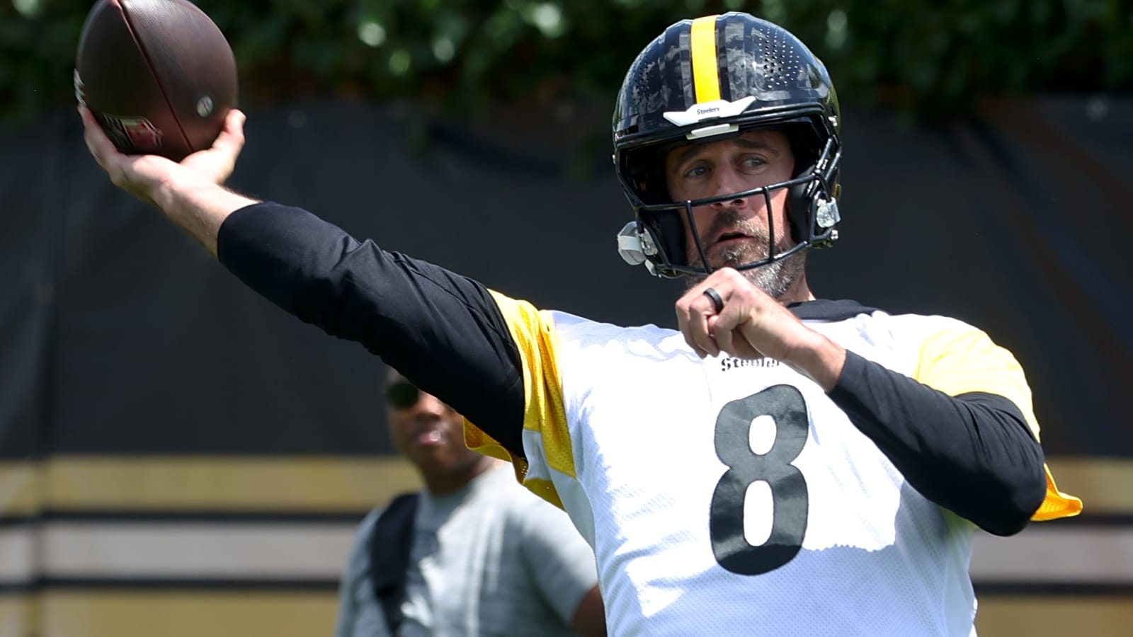 Steelers Face Difficult QB Problem Thanks To Aaron Rodgers