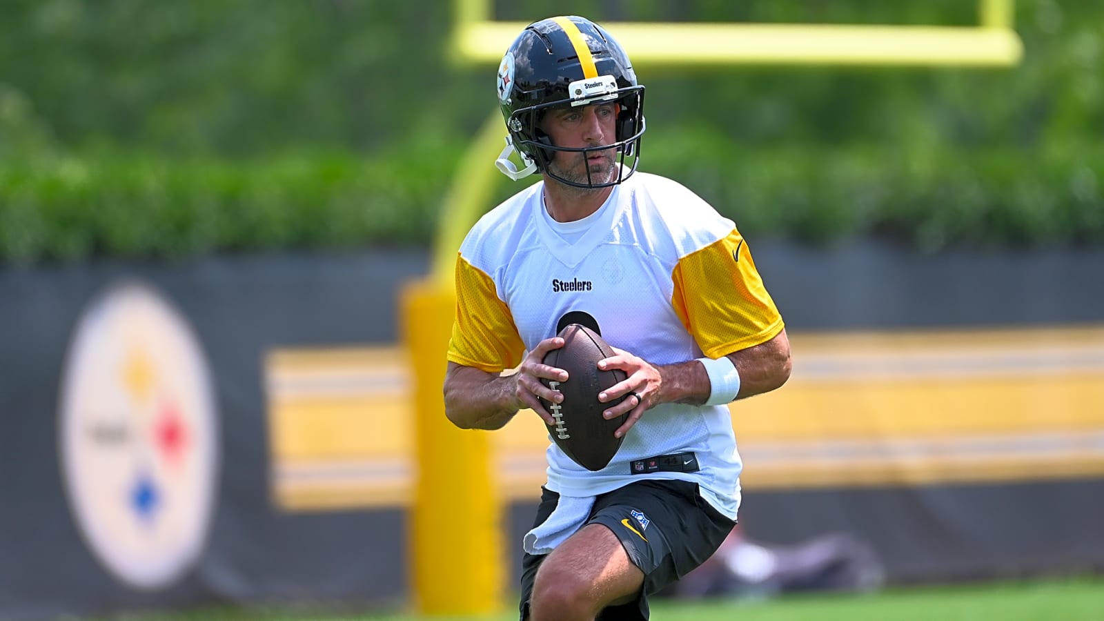 Former Steelers quarterback Ben Roethlisberger has a take on Aaron Rodgers vs. Patrick Mahomes that is sure to turn heads