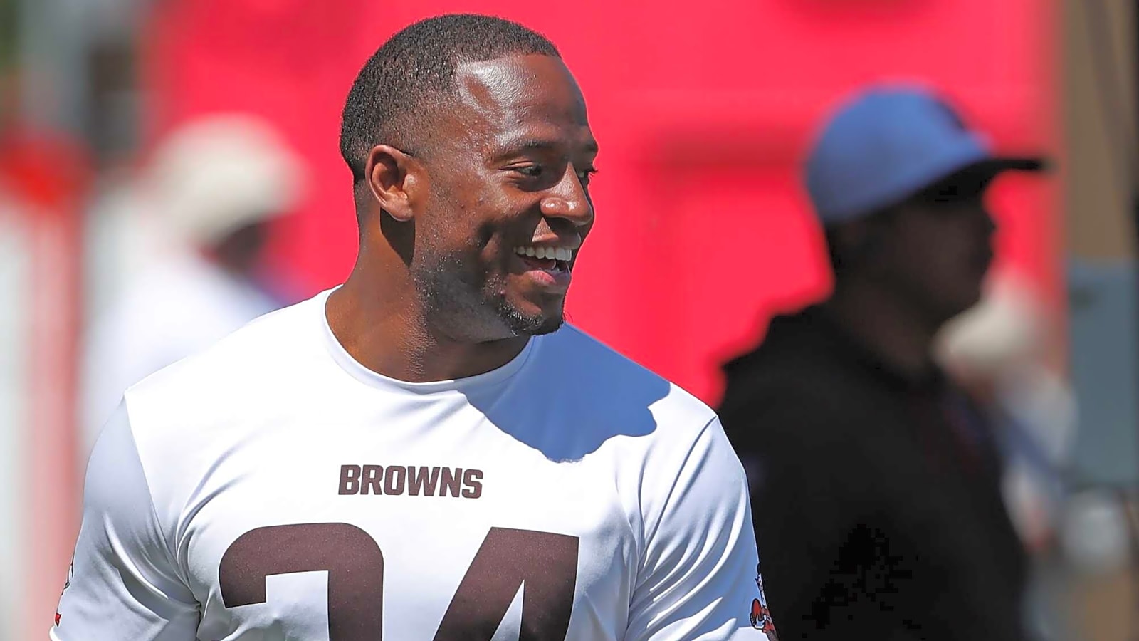 Texans to sign RB Nick Chubb, pending physical