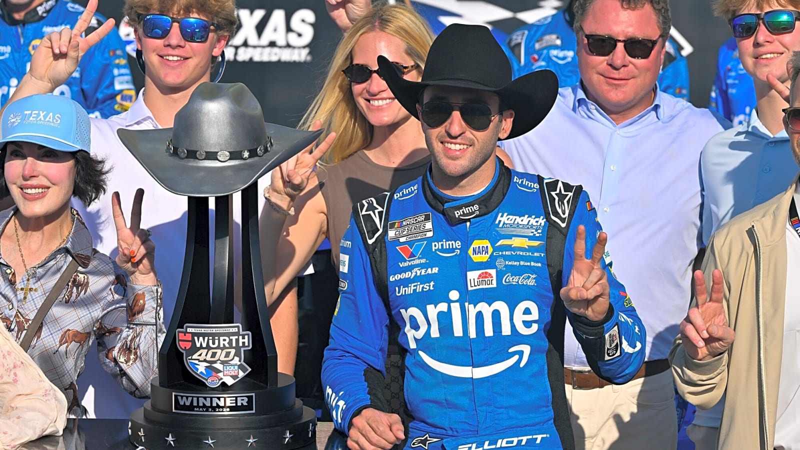 Chase Elliott notches second Cup victory at Texas