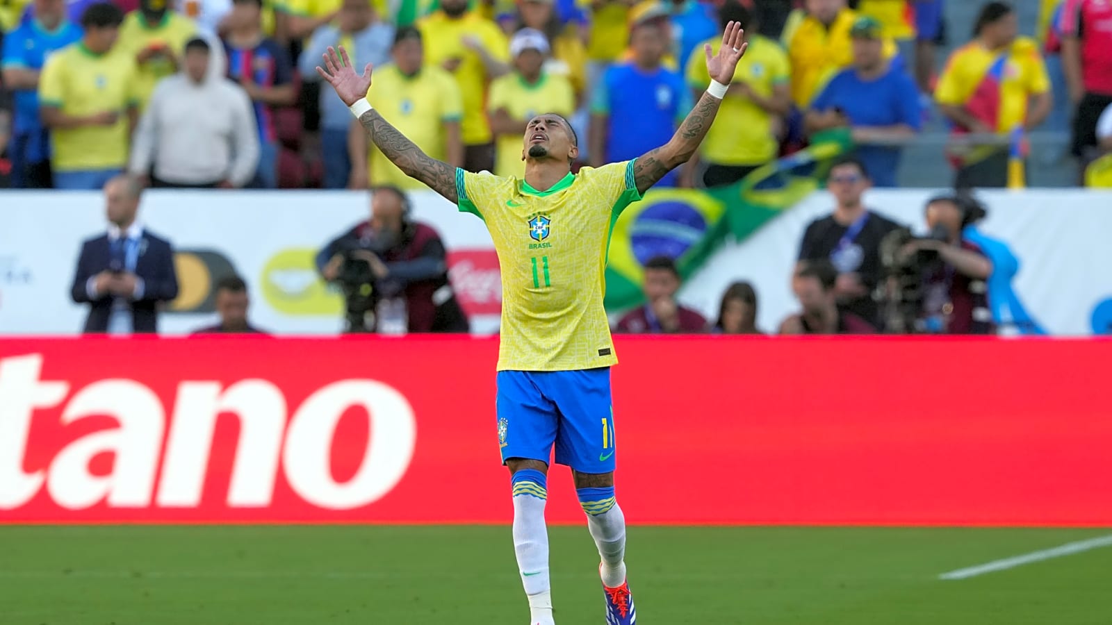 Manchester United are ready to spend €150m on a 59g/a megastar