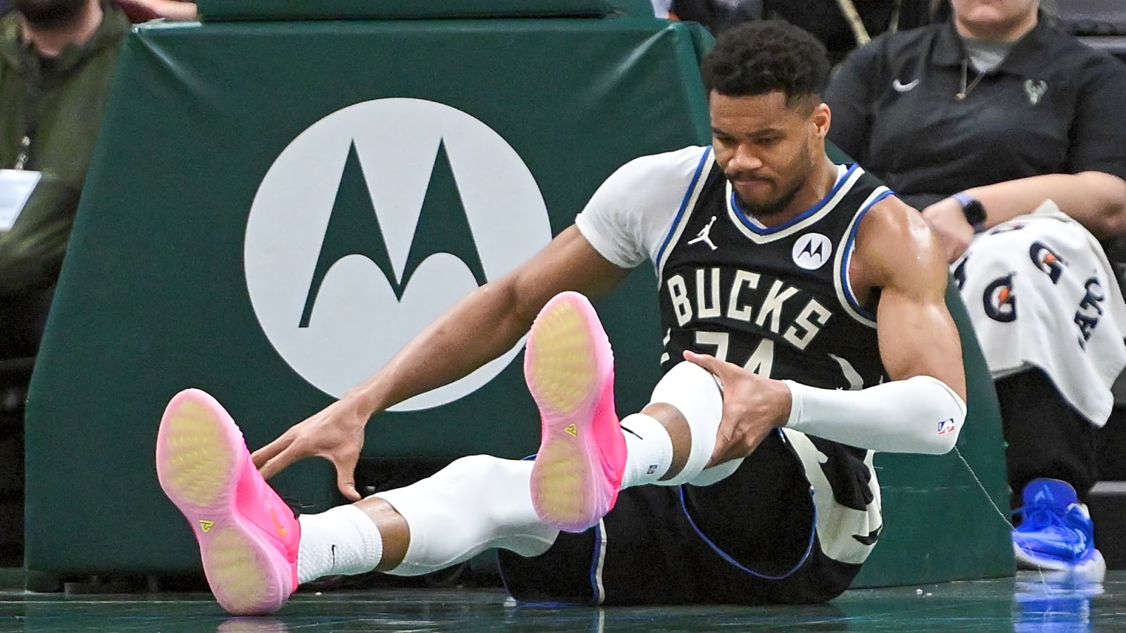 Report: Bucks, Giannis Antetokounmpo not aligned on shutdown plan