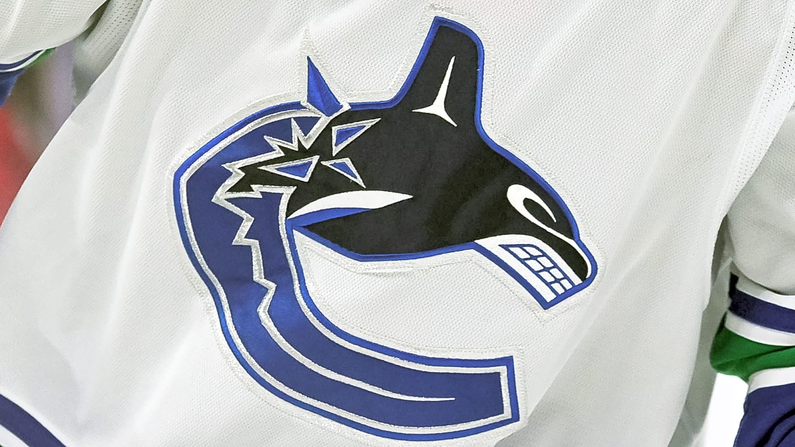 Canucks acquire centre Ilya Safonov from Blackhawks for future considerations