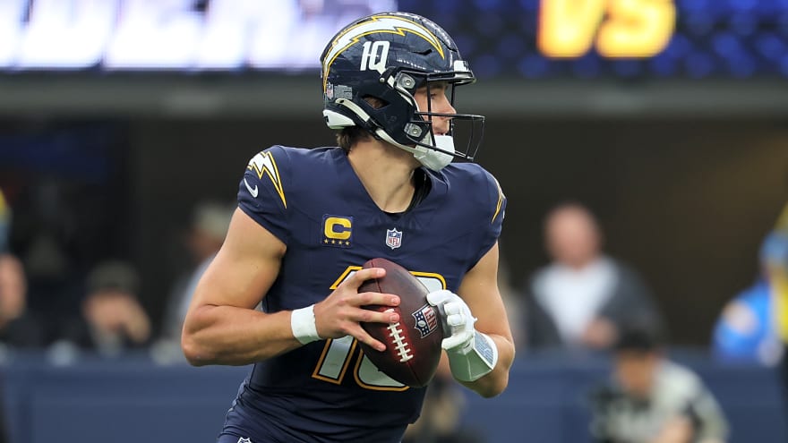 Justin Herbert Targets MNF Return After Hand Surgery