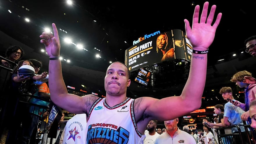 The 'Active NBA players with a 200-three-pointer season' quiz