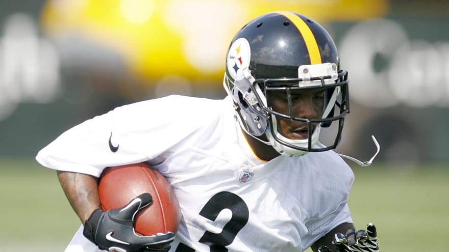 Former Alabama wide receiver throws hat in the ring to be Tide’s next wideout coach