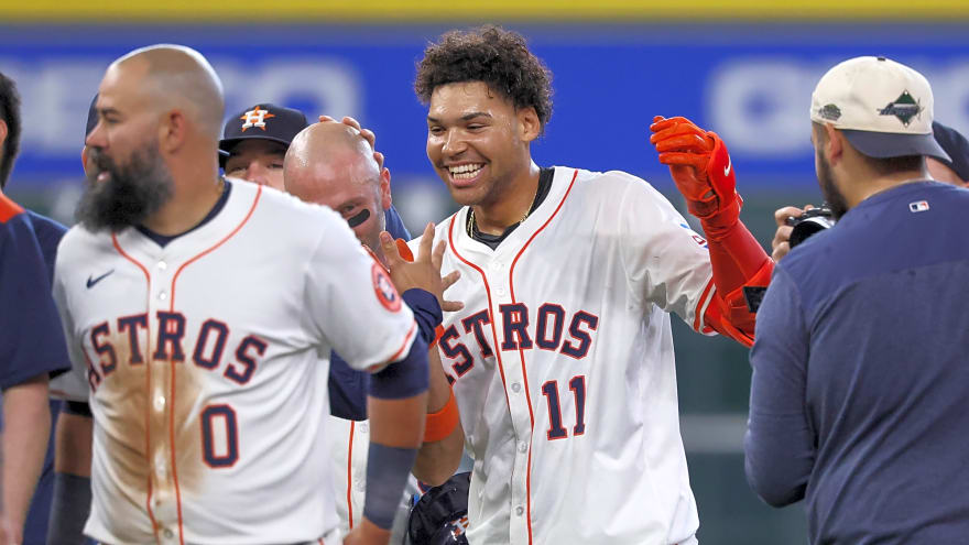 Astros remain AL's hottest team with walk-off win against Twins