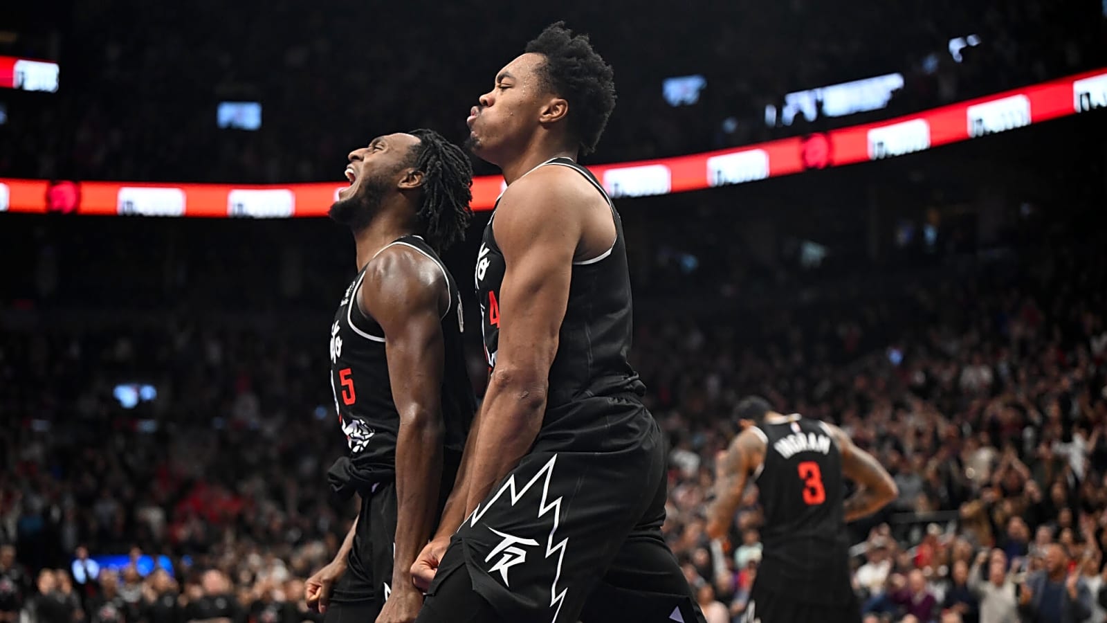 Raptors close out Hornets 110-108