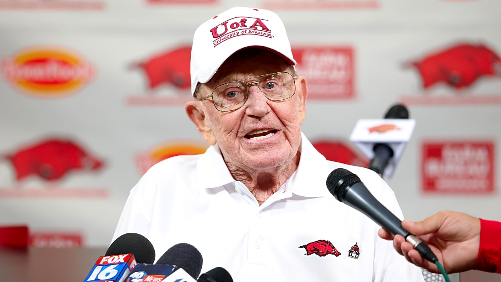 College Football Legend Lou Holtz Dies At 89