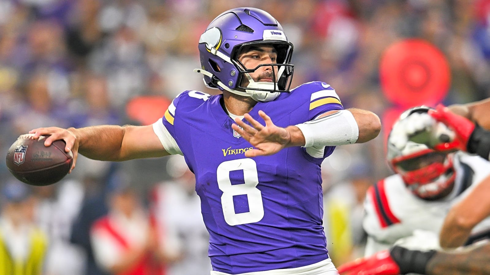 Vikings trade QB Sam Howell to Eagles; Minnesota signs Carson Wentz
