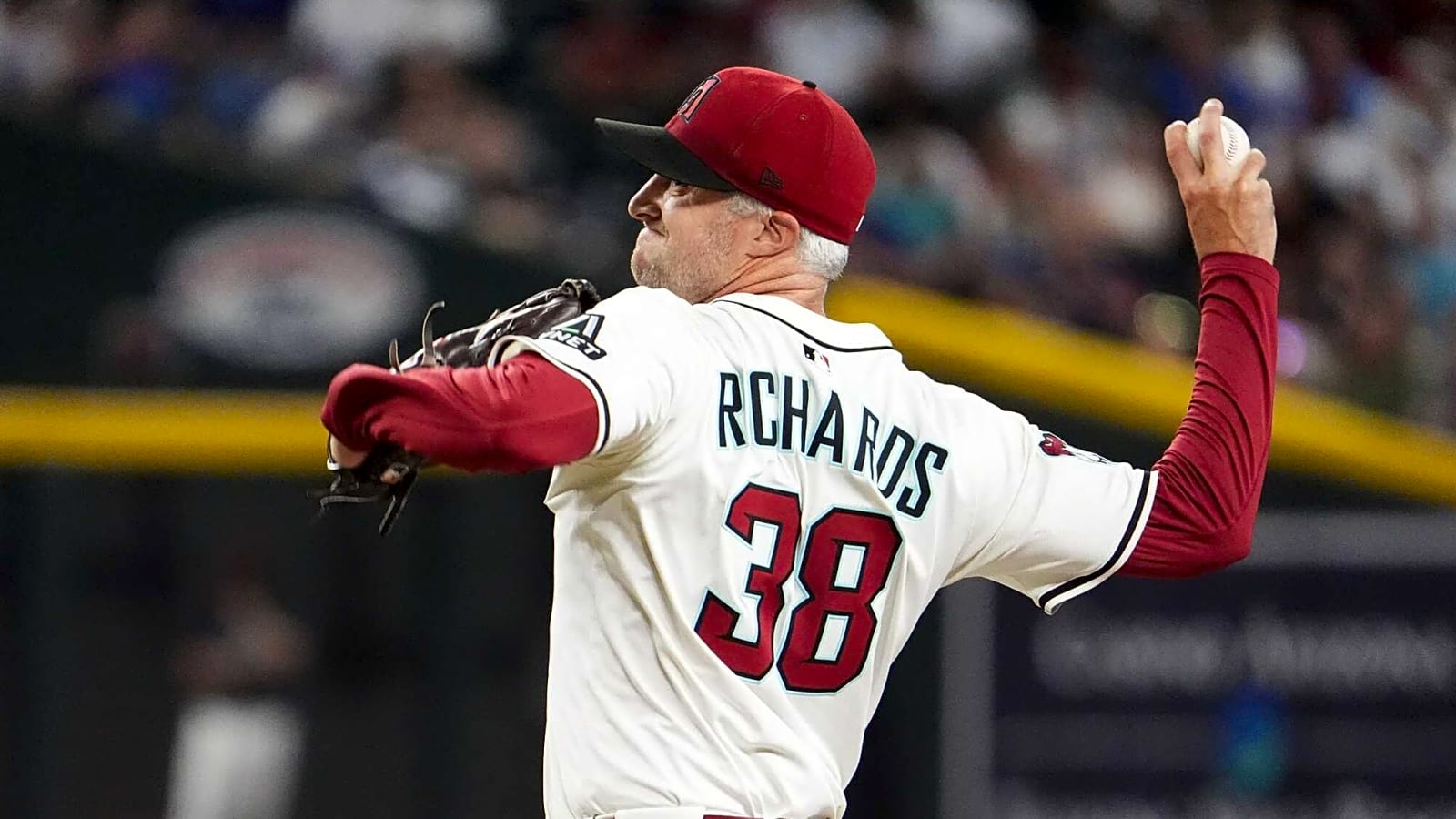 Diamondbacks outright veteran righty reliever
