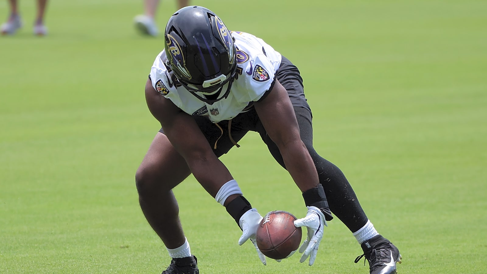 Eagles Sign LB Chandler Martin