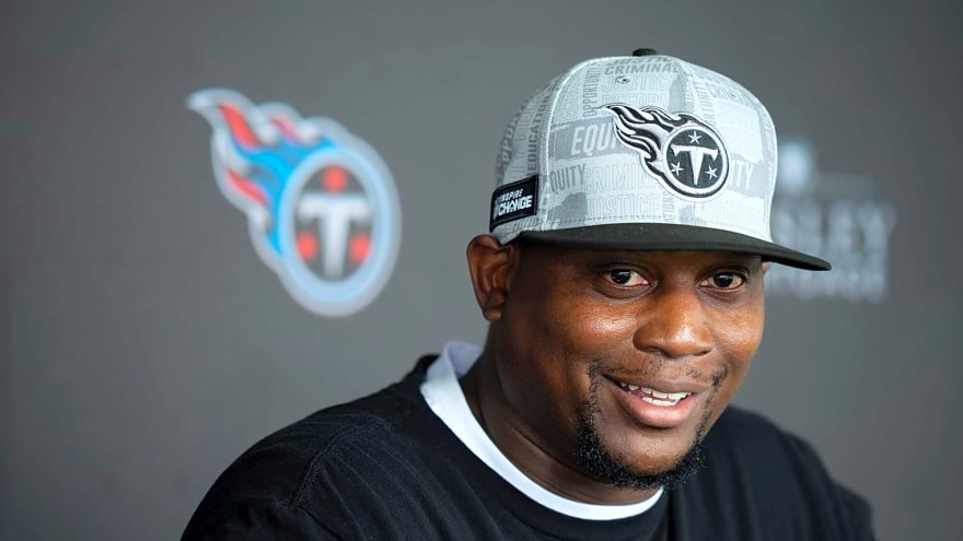 Giants Expected To Interview Former Titans DC Dennard Wilson